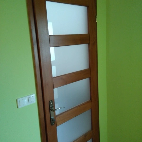 Zárható fa beltéri ajtó